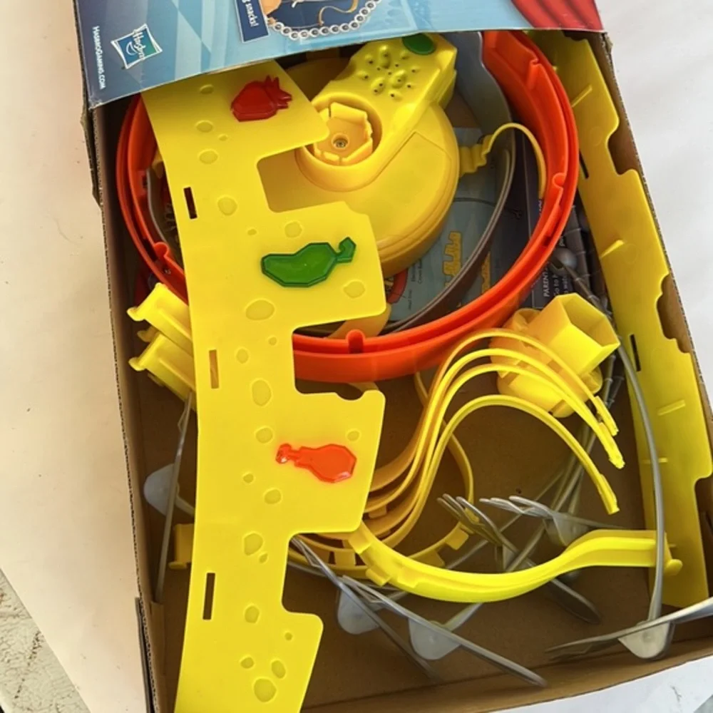 Chow Crown‎ Game by Hasbro